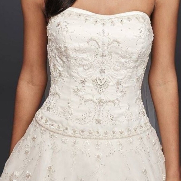 Oleg Cassini Dresses & Skirts - Elegant White StrapleWedding Dress
